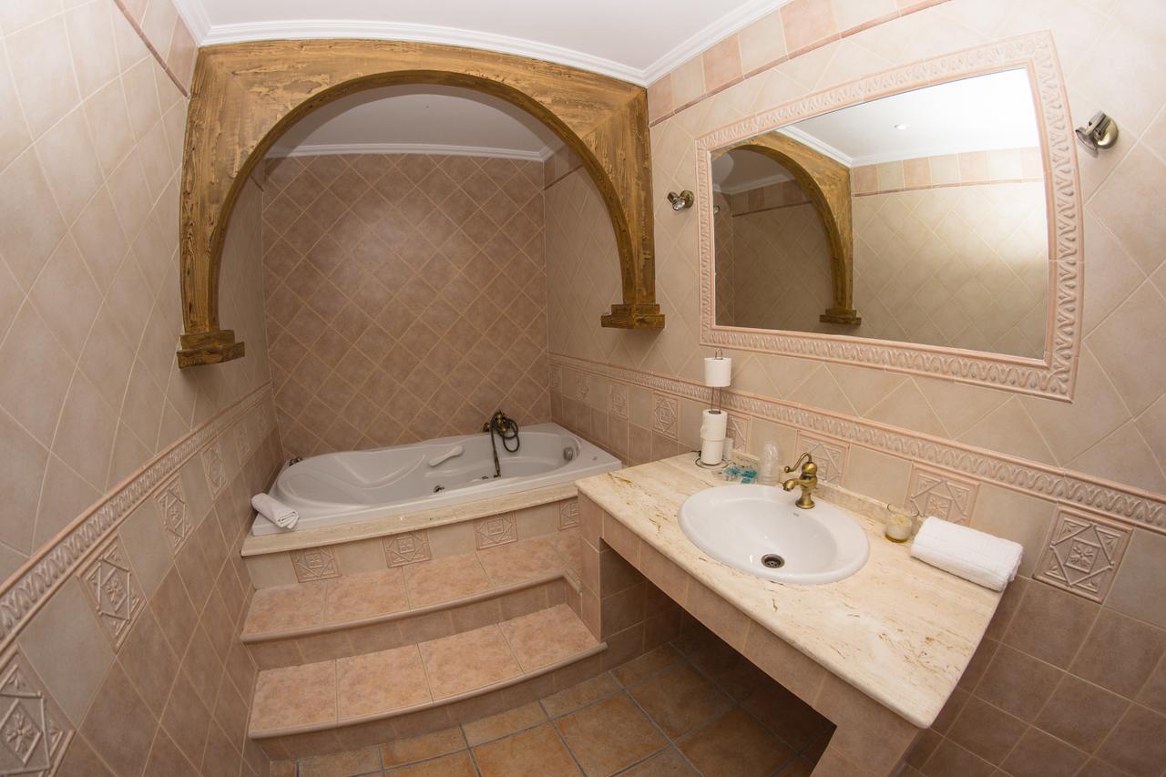 Apartamento Los Arcos อะโลรา ภายนอก รูปภาพ